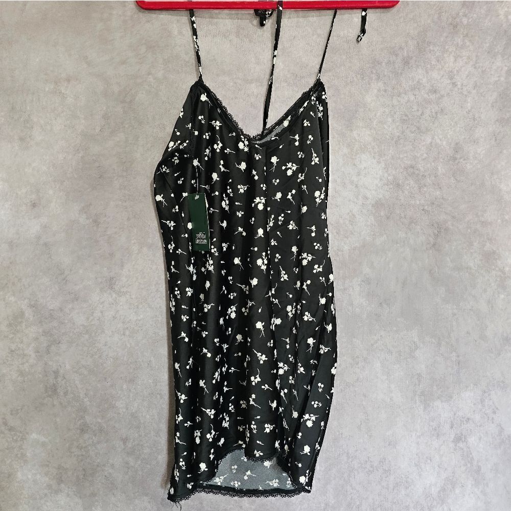 Women'sāSleevelessāFloralāSlipāDressāSmallā
